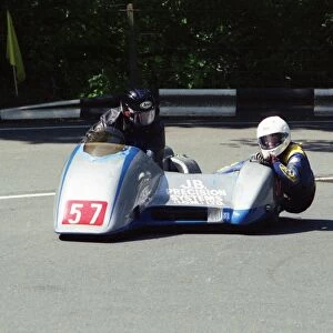 Dick Hawes & Eddy Kiff (Beale Ireson) 2002 Sidecar TT