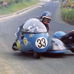 Dick Hawes & John Mann (RGM Seeley) 1970 750 Sidecar TT