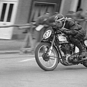 Doug Buster Brown (Norton) 1950 Junior Clubman TT
