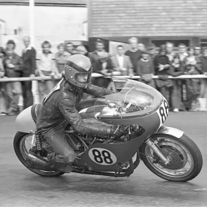 Doug Jones (Seeley) 1975 Senior Manx Grand Prix