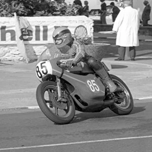 Doug Jones (Yamaha) 1977 Lightweight Manx Grand Prix