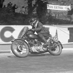 Douglas Buss (Vincent) 1953 1000cc Clubman TT