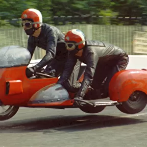 Eddie Lloyd & Terry Harrington (BSA) 1971 750 Sidecar TT