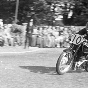 Edward Hunt (Velocette) 1952 Senior Manx Grand Prix