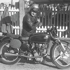 Ernie Thomas (Velocette) 1949 Junior TT