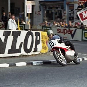 The first Ton 125cc lap: Bill Ivy (Yamaha) 1966 Ultra Lightweight TT