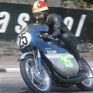 Frank Perris (Crooks Suzuki) 1969 Lightweight TT