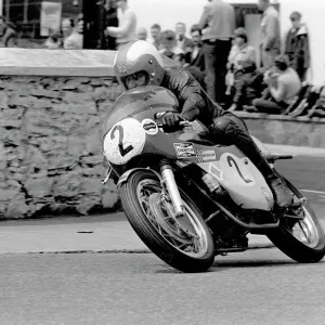 1971 Senior TT Print of Frank Perris on Suzuki 1971 Senior TT Print of Frank Perris on Suzuki