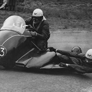 Fred Hanks & E Dorman (Matchless) Cadwell Park