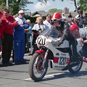 Gareth Owen (Yamaha) 2002 TT Parade Lap
