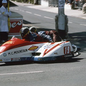 Gary Horspole & Kevin Leigh (Shelbourne Honda) 1997 Sidecar TT