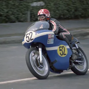 Geoff Barry (Oakley Matchless) at Cruickshanks