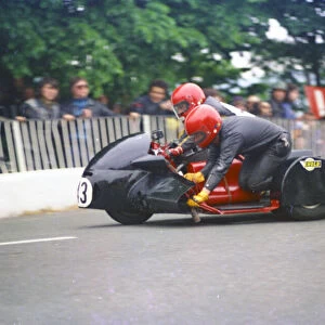 Geoff Davis & Lenny Pallister (Laverda) 1977 Sidecar TT
