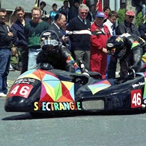 Geraint Roberts & Gillian Roberts (Derbyshire Kawasaki) 1990 Sidecar TT