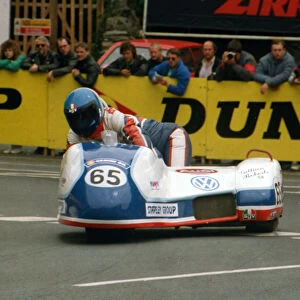 Geraint Roberts & Gillian Roberts (Derbyshire Kawasaki) 1988 Sidecar TT