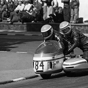 Gerry Routledge & Robin Udall (Triumph) 1975 500cc Sidecar TT
