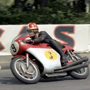 Giacomo Agostini in the 1967 Senior TT