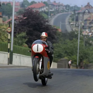 Giacomo Agostini (MV) on Agos Leap 1970 Senior TT