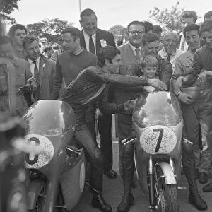 Giacomo Agostini (MV) JIm Redman (Honda), Phil Read (Yamaha) 1966 Junior TT