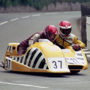 Goronwy Davies & Elfred Davies (Yamaha) 1988 Sidecar TT