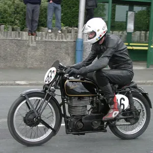 Grahame Rhodes Velocette 2004 TT Parade Lap Grahame Rhodes Velocette 2004 TT Parade Lap