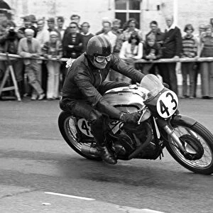 Grant Sellars (Norton) 1975 Senior Manx Grand Prix