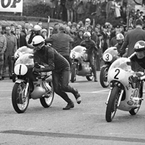 Gunter Bartusch (MZ, 1) and Tony Jefferies (Yamsel) 1971 Junior TT