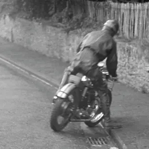 Guy Newman Triumph 1949 Senior Clubman TT Practice Guy Newman Triumph 1949 Senior Clubman TT Practice