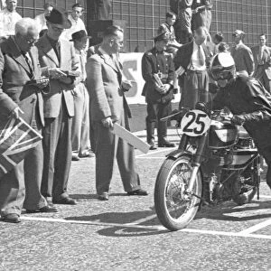 Harry Hinton snr (Norton) 1950 Junior TT