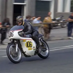 Harry Reynolds (Matchless) on Bray Hill 1970 Senior TT Harry Reynolds (Matchless) on Bray Hill 1970 Senior TT