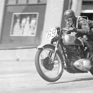 Harry Voice (BSA) 1952 Junior Clubman TT