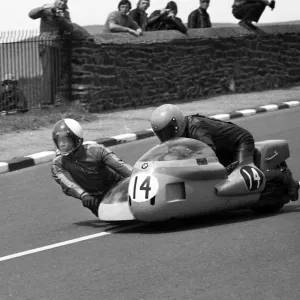 Helmut Schilling & Francis Knights (BMW) 1975 500cc Sidecar TT