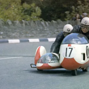 Hermann Binding & Helmut Fleck (BMW) 1972 500 Sidecar TT