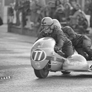 Bill Hodgkins & John Parkins (Guhn Norton) 1972 500 Sidecar TT