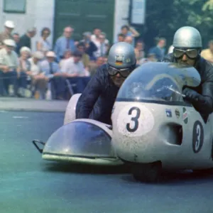 Horst Owesle & Julius Kremer (Munch URS) 1970 500 Sidecar TT