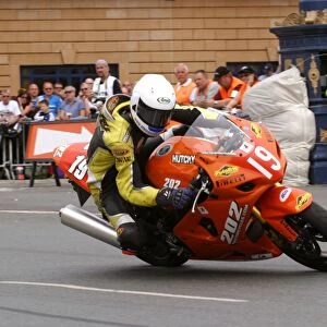 Ian Hutchinson (Suzuki) 2004 Production 1000 TT