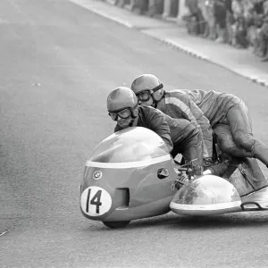 Jeff Gawley & Francis Knights (Triumph) 1972 750 Sidecar TT