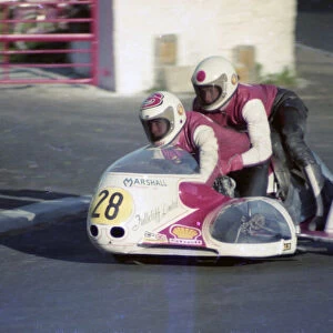 Jeff Gawley & Kenny Birch (Yamaha) 1976 1000 Sidecar TT