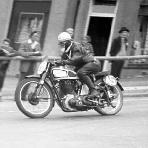 Jerseyman James Lanyon (Norton) on Bray Hill, 1952 Senior Clubman TT