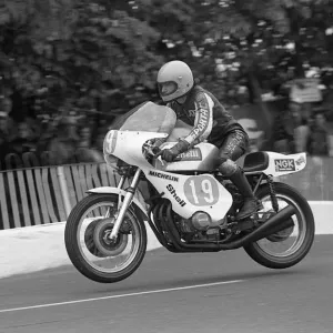 Joey Dunlop (Benelli) fliegt über die Ballaugh-Bridge 1978 F2 TT Joey Dunlop (Benelli) fliegt über die Ballaugh-Bridge 1978 F2 TT