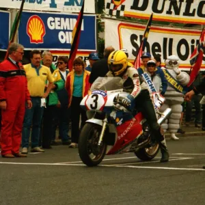 Joey Dunlop (Honda) 1988 Formula One TT