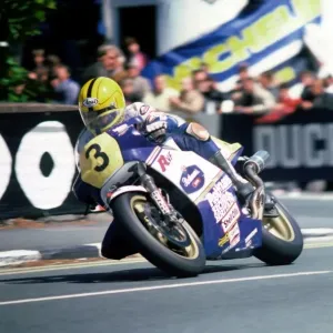 Joey Dunlop (Honda): Quarter Bridge, 1985 Senior TT