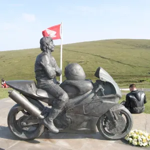 The Joey Dunlop Memorial, The Bungalow, 2005 TT