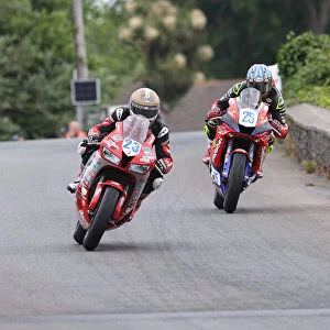 Joey Thompson (Honda) and Rob Hodson (Yamaha) 2022 Supersport TT