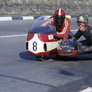 John Barker & Alex Macfadzean (Devimead BSA) 1973 750 Sidecar TT TT