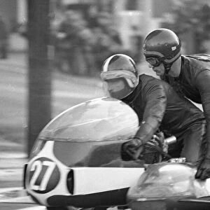 John Barker & Alex MacFadzean (Devimead BSA) 1972 500 Sidecar TT
