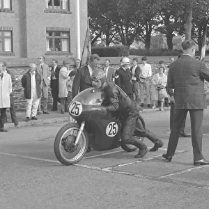 John Crowe (Norton) 1965 Senior Manx Grand Prix