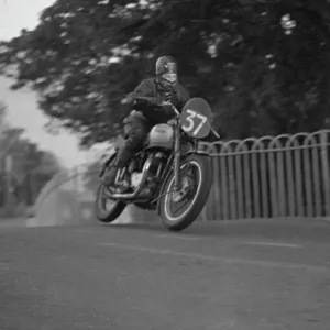 John R Burrows Triumph 1949 Senior Clubman TT Practice John R Burrows Triumph 1949 Senior Clubman TT Practice