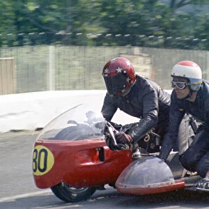 John Renwick & P Kennard (Vincent) 1971 750 Sidecar TT