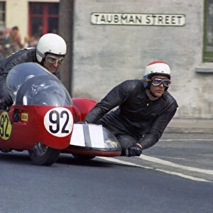 John Renwick & P Kennard (Vincent) 1970 750 Sidecar TT